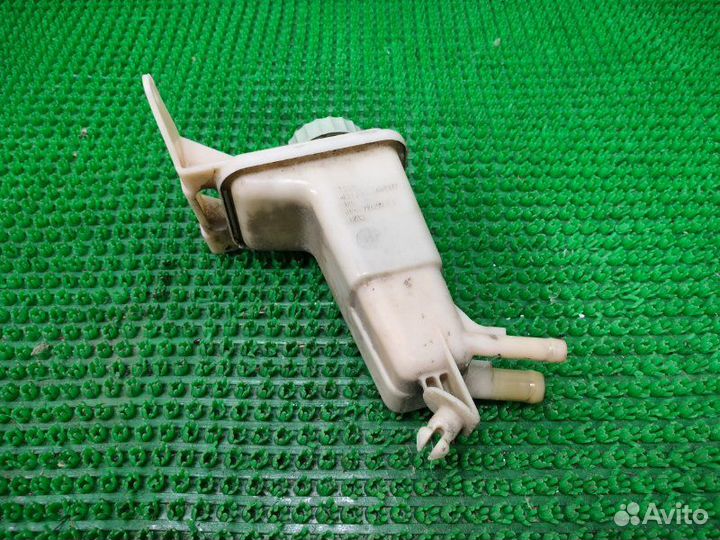 Бачок гидроусилителя Volkswagen Passat B5 2000