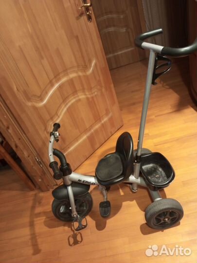 Трехколесный велосипед с родительской ручкой