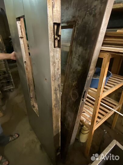 Железная дверь