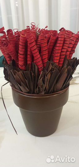 Искусственные цветы в горшке