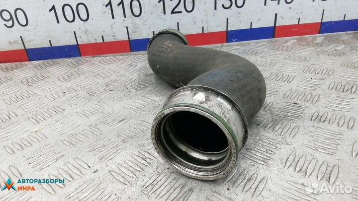 Патрубок интеркулера Volkswagen Touareg 2005