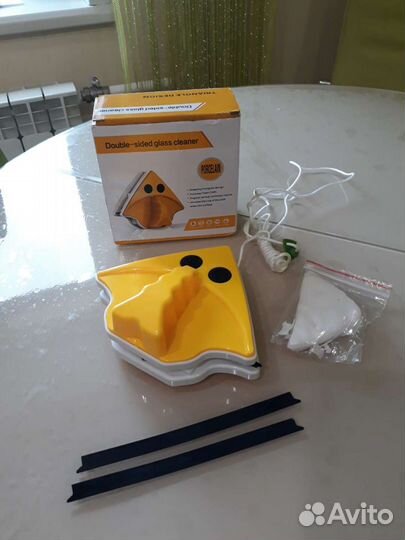 Магнитная щетка для окон