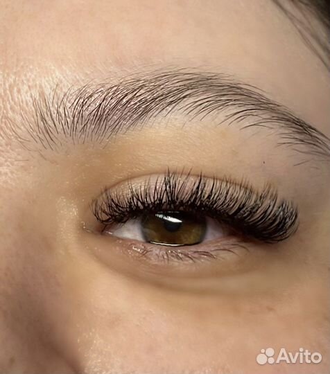 Наращивание ресниц на кресле облаке