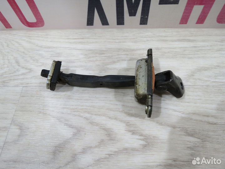 Ограничитель двери задний левый Kia Rio 4