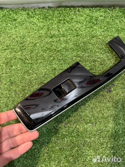 Блок управления стеклоподъемниками задний левый