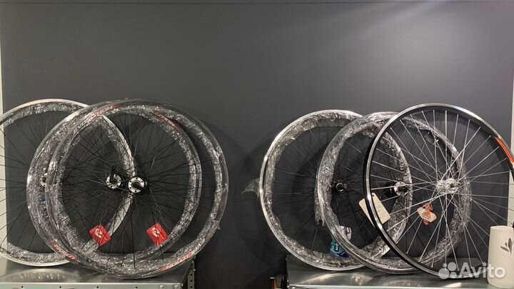 Велосипедные колеса в сборе