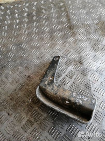 Брызговик задний правый Mitsubishi Lancer 10 CY2A