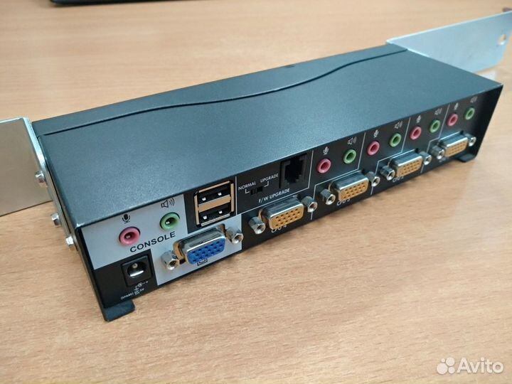 4-портовый KVM переключатель HP hstnr-K001