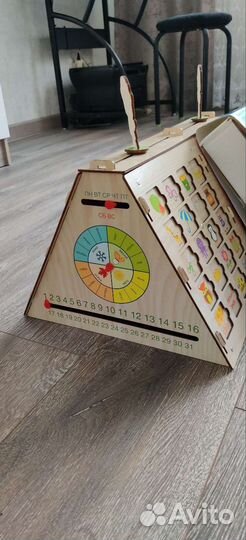 Развивающая игрушка - бизиборд