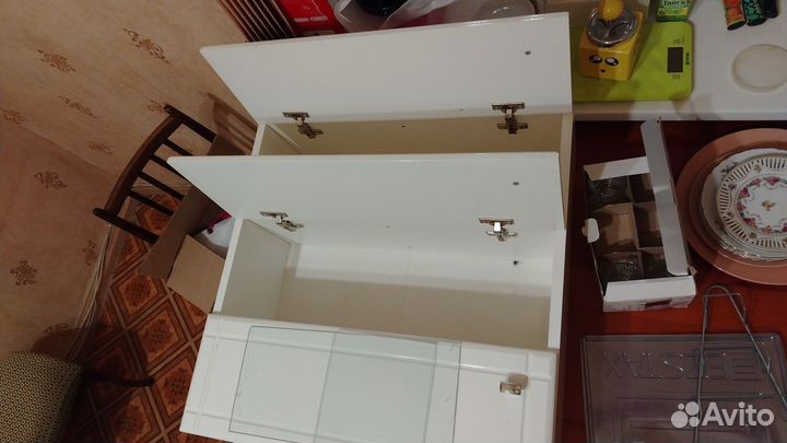 Шкафчик в ванную