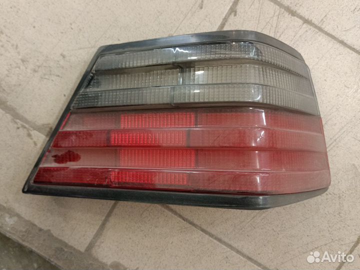 Фонарь задний правый Mercedes w124