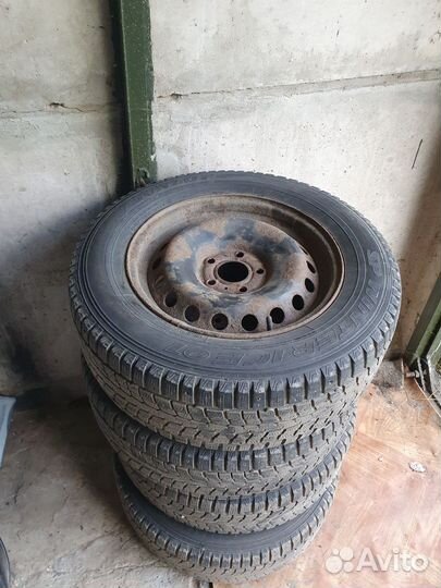 R16 Dunlop SP Ice Response 215/65, PCD 5x114.3 DIA 66.1