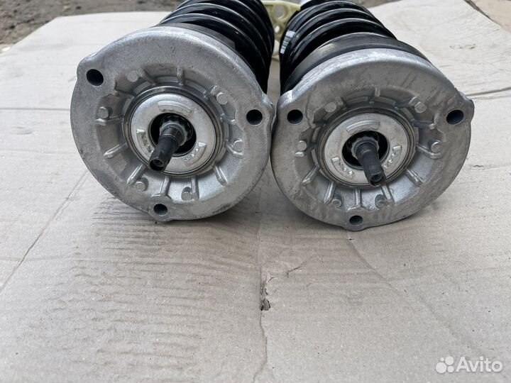 Амортизаторы передние на BMW M5 F90