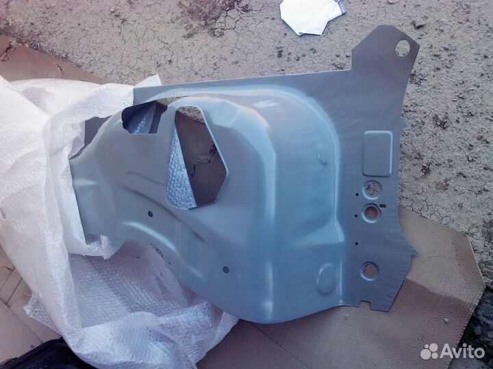 Правый брызговик в сборе приора