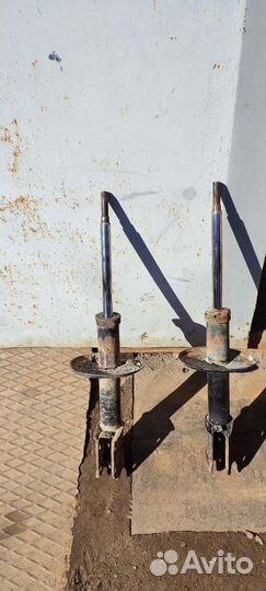 Стойка передняя renault logan 1