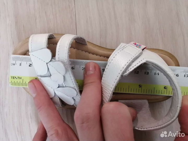 Сандалии для девочки новые кожаные белые