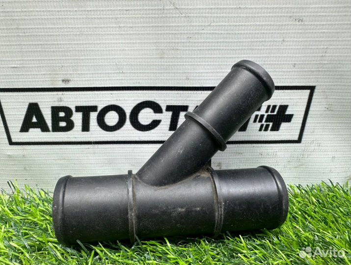 Тройник системы охлаждения Mazda 3 BK LF17