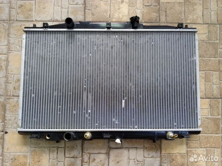 Радиатор охлаждения Honda accord 7