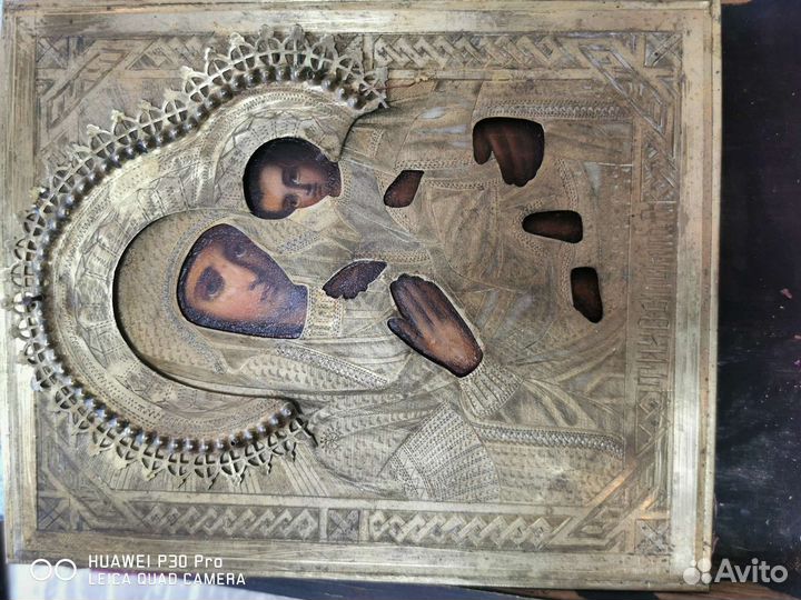 Икона Старинная. В киоте. Тихвинская Божья Мать