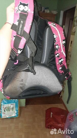 Продам сумочку и два школьных рюкзака для девочки