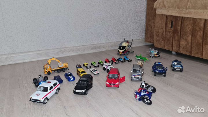 Модели машинок инерционные металлические