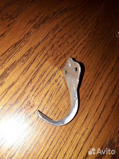 Крючок вешалка