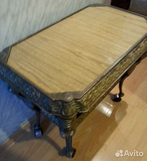 Старинный, винтажный стол, столик. металл