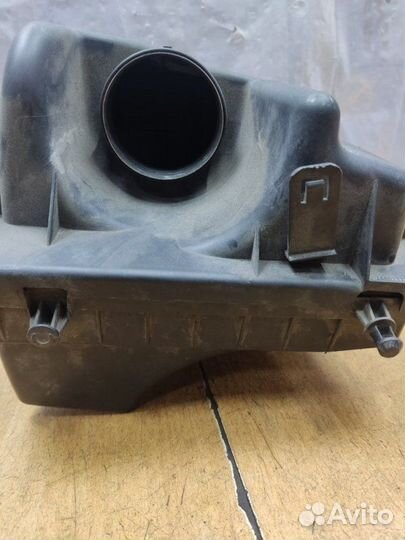 Корпус воздушного фильтра Opel Zafira B Z18XER