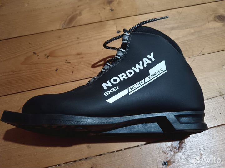 Лыжные ботинки