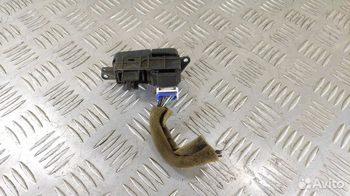 Кнопка обогрева стекла Mitsubishi Carisma 2000 200