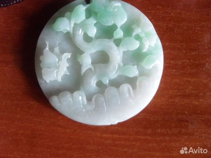 Подвеска из жадеита