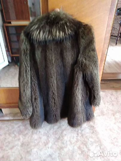 Шуба енот в отличном состоянии
