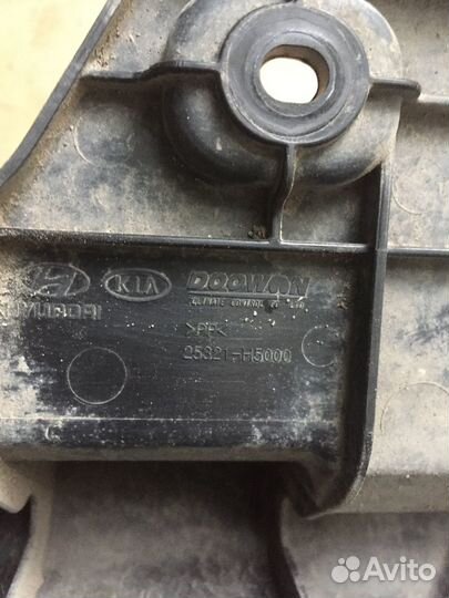 Воздуховод радиатора правый Киа Рио Kia Rio 4