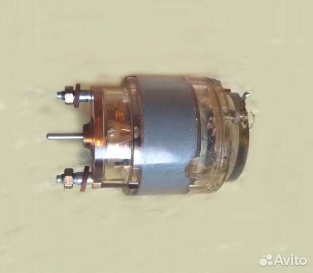 Микроэлектродвигатель Lenco (от вертушки винила)