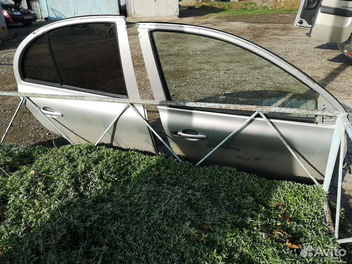 Двери nissan march k13 правая сторона в сборе