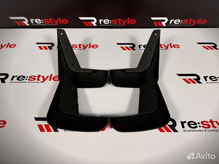 Брызговики Nissan Tiida 11 Черные