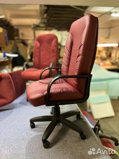 Офисное кресло