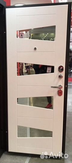 Дверь входная уличная