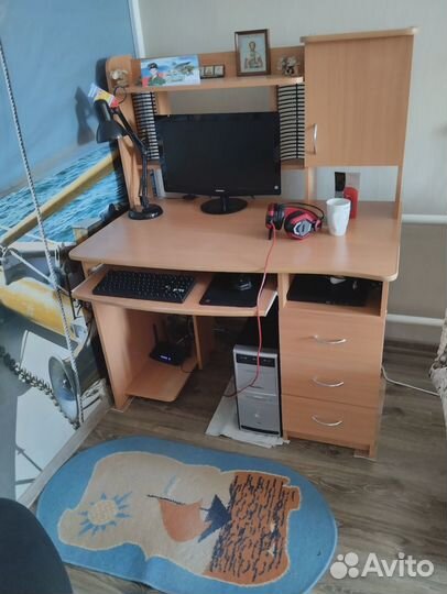 Компьютерный стол