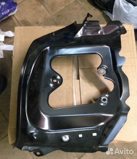 Рамка фонаря задняя правая Тойота Авенсис