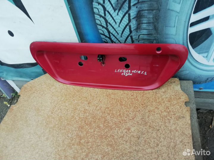 Накладка багажника Mitsubishi Lancer 1.3 мт 2005 с