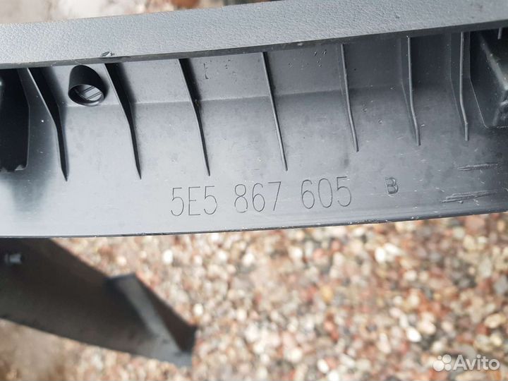 Обшивка крышки богажника. Октавия А7-2019г