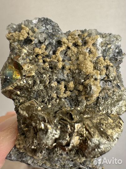 Минерал пирит, кварц, природные