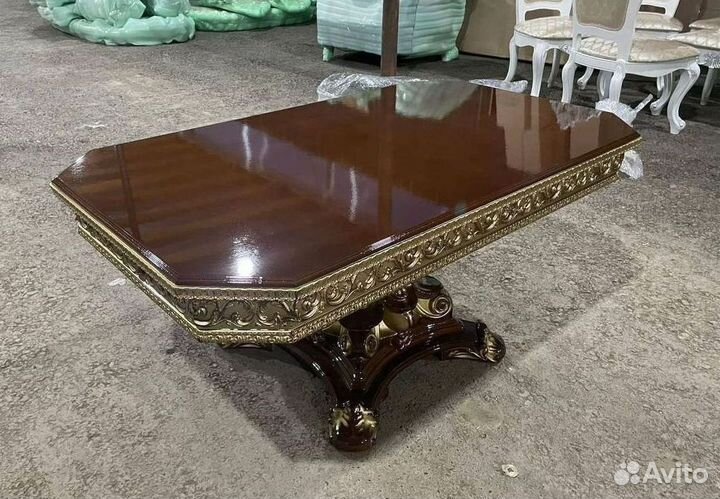 Кухонный стол и стулья