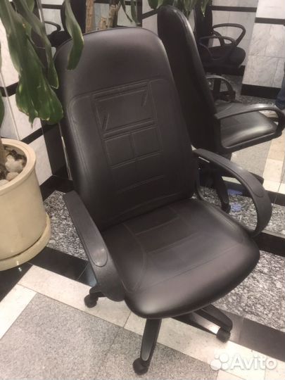 Кресло кожаное офисное