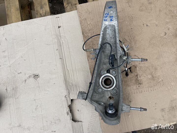 Кулак передний правый на BMW M8 F91 F92