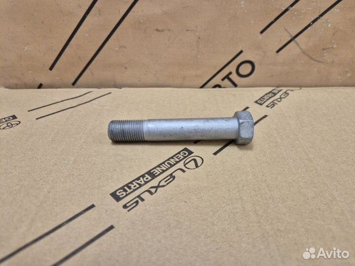 Болт Toyota Coaster