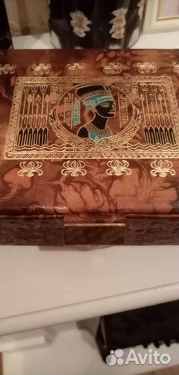 Шкатулка с запором.И мн др