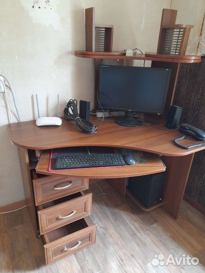 Компьютерный стол