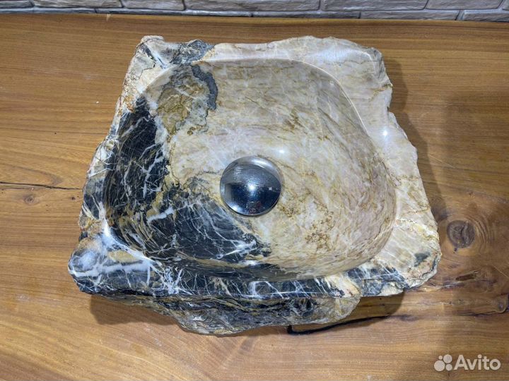 Раковина из мрамора